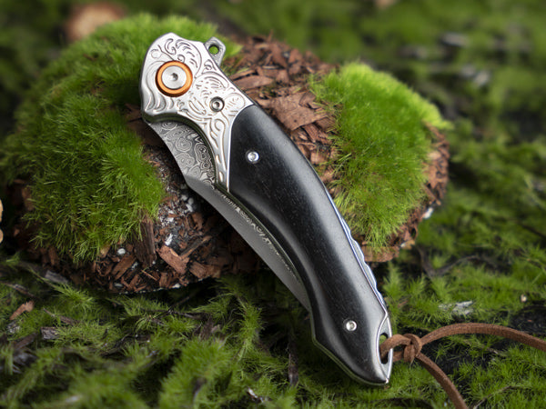 https://www.lotharknife.com/cdn/shop/files/424_29b7186c-92e2-4ae4-8ec9-5f58c07111f6.jpg?v=1692604137&width=1445